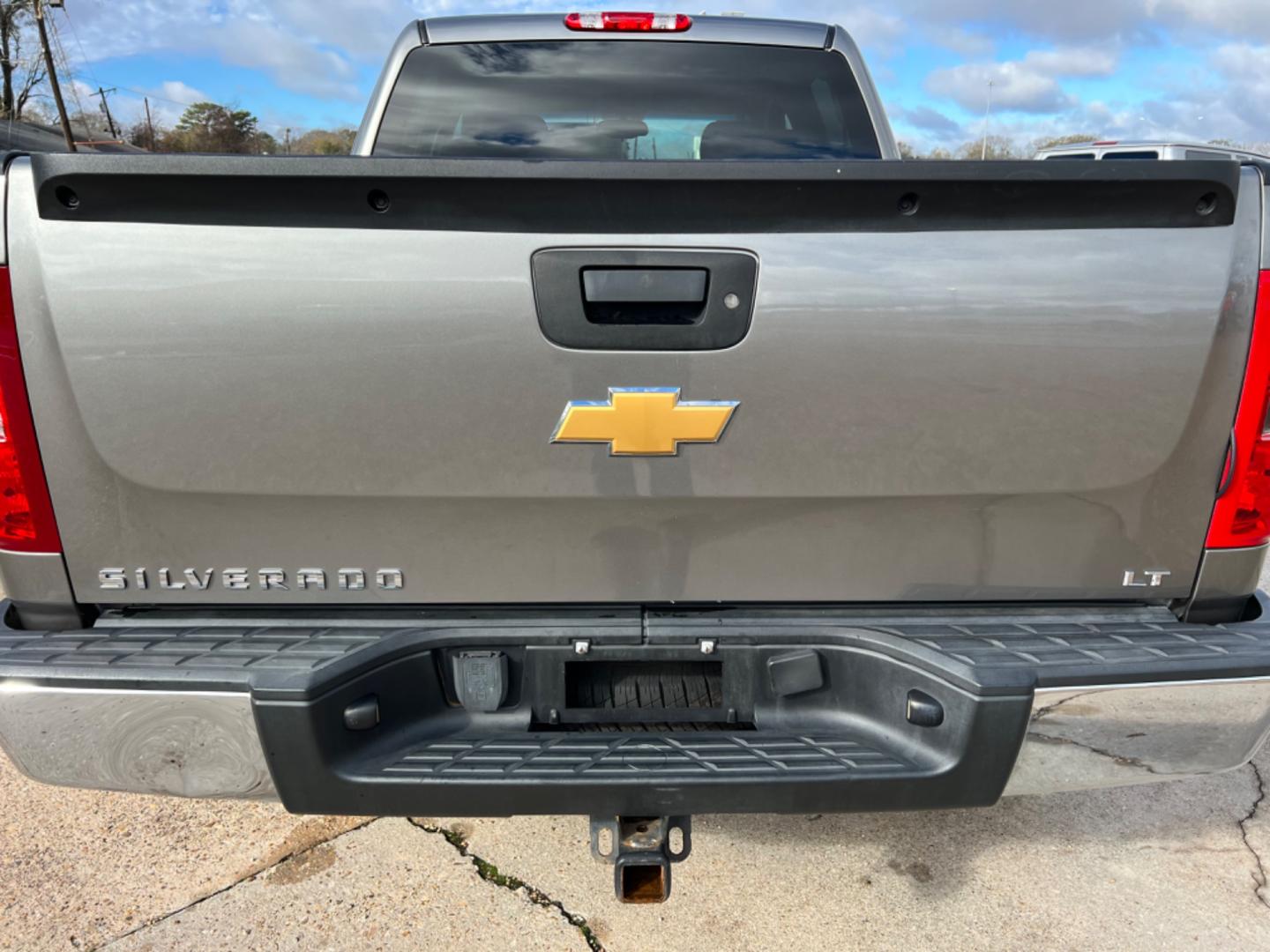 2013 Gray /Black Chevrolet Silverado 1500 LT (3GCPKSE70DG) with an 5.3L V8 engine, 6-Speed Automatic transmission, located at 4520 Airline Hwy, Baton Rouge, LA, 70805, (225) 357-1497, 30.509325, -91.145432 - 2013 Chevy Silverado Crew Cab 4X4 5.3 V8 Gas, 160K Miles, Power Windows, Locks & Mirrors, Spray In Bedliner, Tow Pkg. NO IN HOUSE FINANCING. FOR INFO PLEASE CONTACT JEFF AT 225 357-1497 CHECK OUT OUR A+ RATING WITH THE BETTER BUSINESS BUREAU WE HAVE BEEN A FAMILY OWNED AND OPERATED BUSINESS AT THE - Photo#6